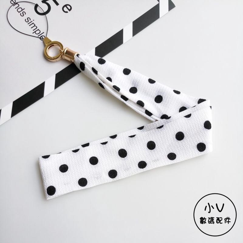 Dây treo điện thoại gắn khăn choàngchấm bi/ rằn ri xinh xắn