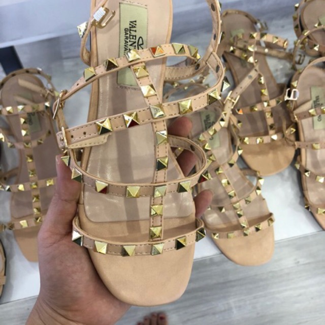 Sandal đinh