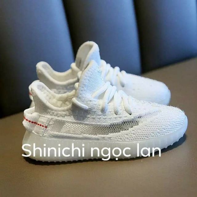 Giày siêu đẹp cho bé ( co video, giá 190 size 22-25)
