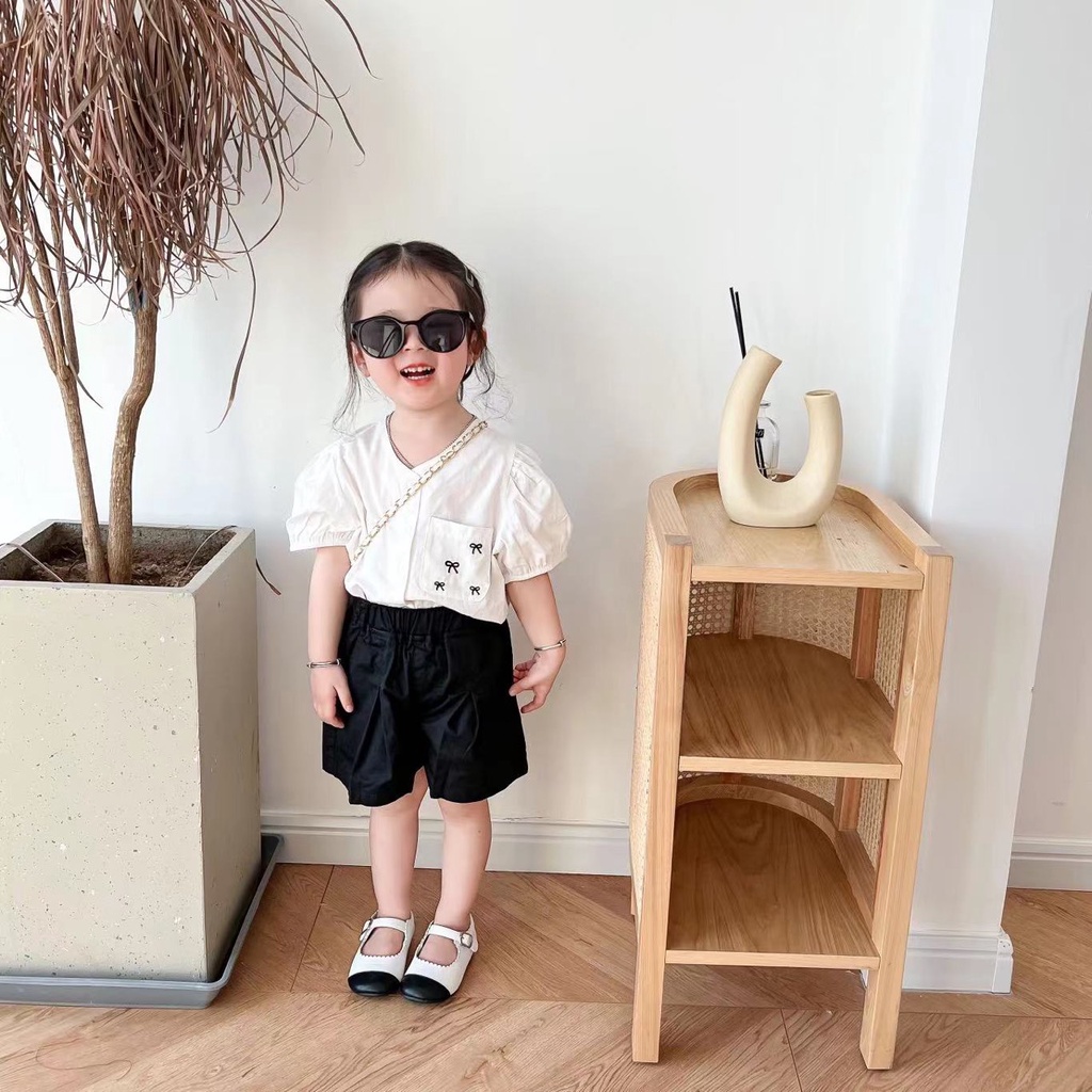 Set áo trắng chân váy đen