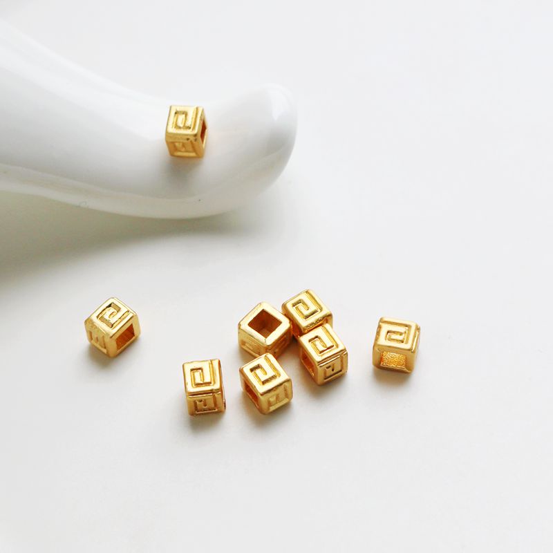 Bộ 50 Hạt Xỏ Lỗ Hình Vuông Mạ Vàng 18k 4mm Dùng Làm Trang Sức diy