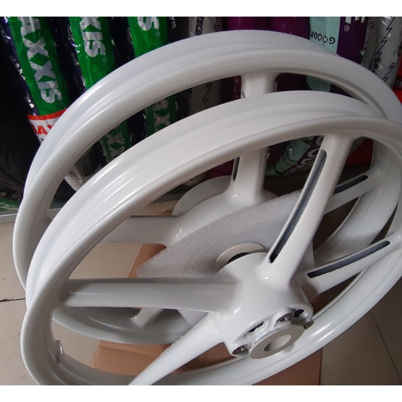 Bánh mâm SIRURS và EXCITER 1 đĩa trước bảng 1.4/1.6 kiểu 5 cây RCB màu trắng