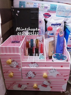 Kệ đựng mỹ phẩm chống bụi MAX PLUS hello kitty 35cm