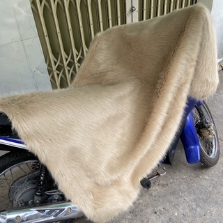 Thảm lông màu kem sữa dày