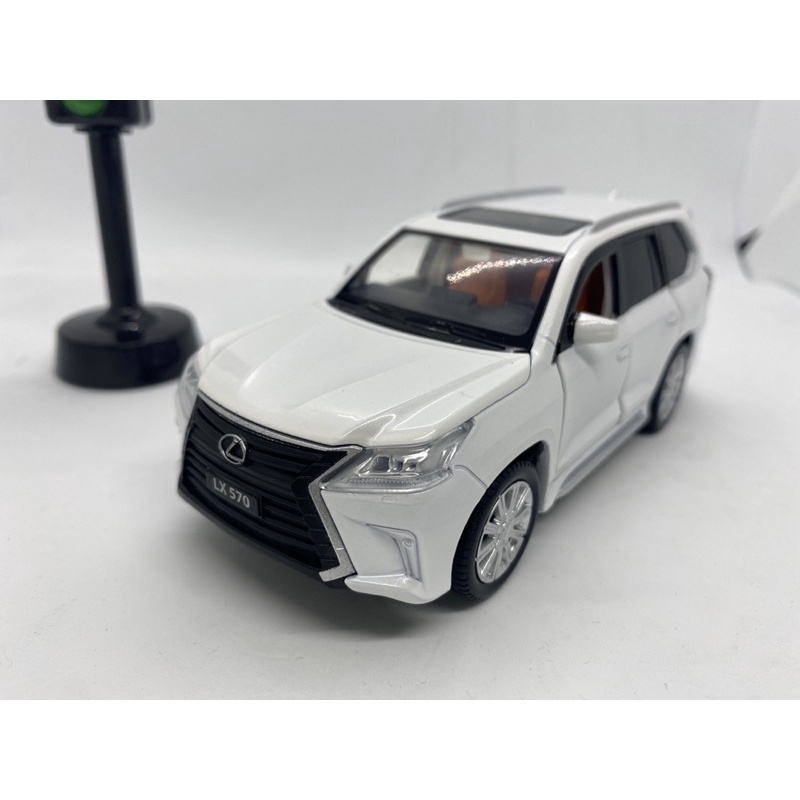 Mô hình xe Lexus Lx570 SUV tỉ lệ 1:32 hãng JACKIEKIM màu trắng