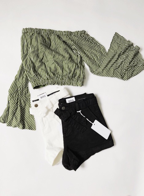 quần short trắng đen