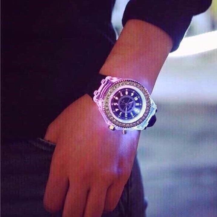 [HCM] Đồng Hồ Led Nam Nữ Phát Sáng 7 Màu Tuyệt Đẹp, Cực Ngầu | BigBuy360 - bigbuy360.vn