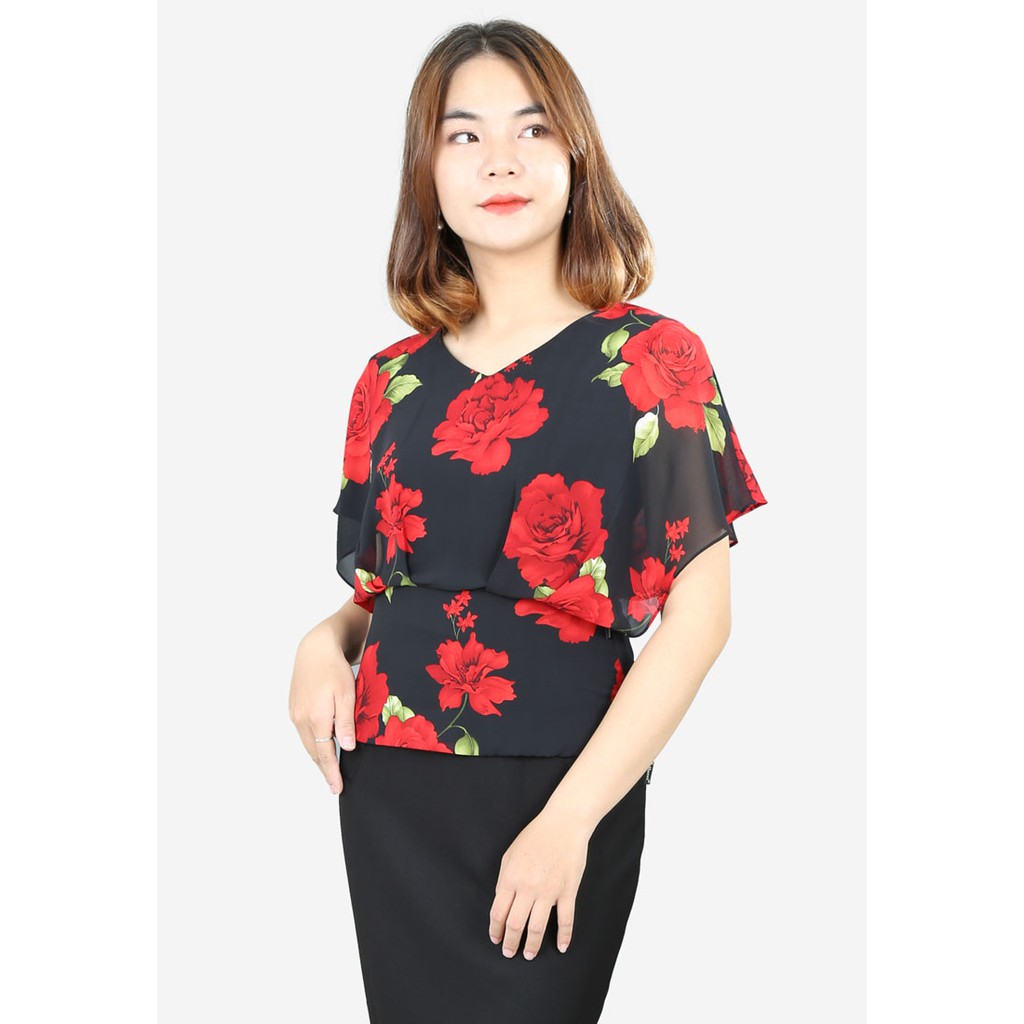 Áo sơ mi tay cánh dơi 2 lớp vải voan silk đen hoa đỏ cổ tim bo gấu khóa sườn The One Fashion ADB1783DEDO