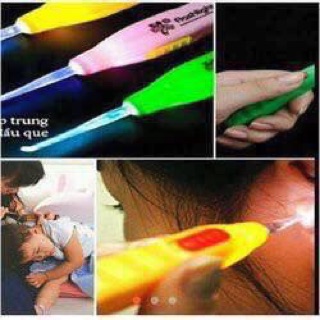 Dụng cụ lấy ráy tai có đèn