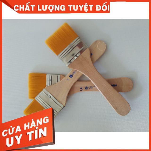 Chổi sơn vẽ mảng màu vàng