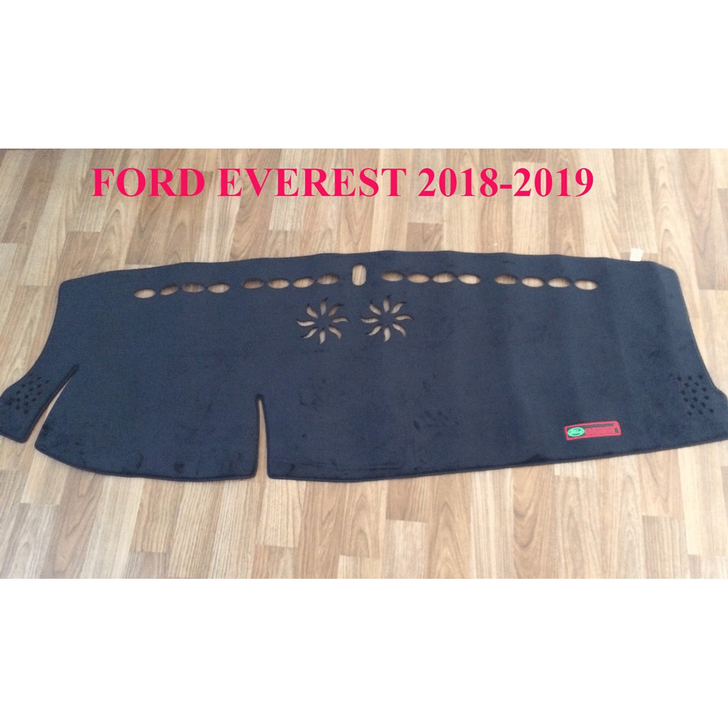 Thảm taplo nhung lông cừu xe Everest 2019 2020 2021 2022 màu đen cao cấp đế có chống trượt