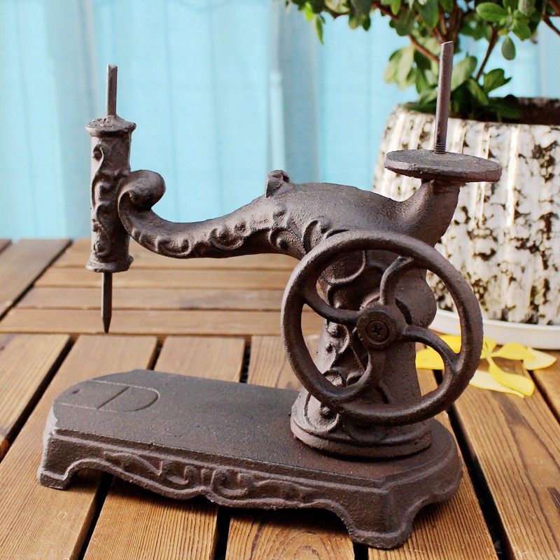Máy may bằng sắt phong cách cổ điển trang trí nhà cửa