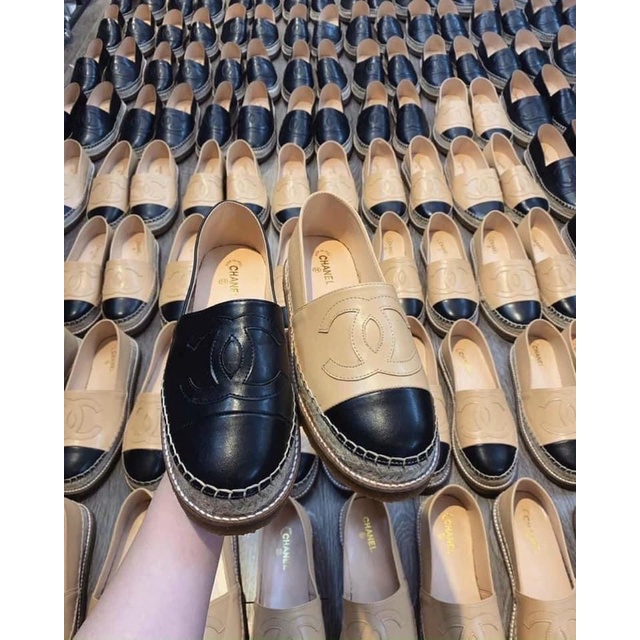 GIÀY SLIPON DA VIỀN CHỈ