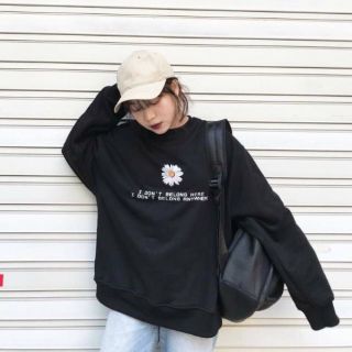 Áo sweater thêu hoa cúc
