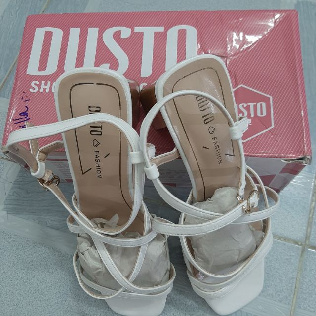 Sandal Dusto chính hãng, quai chéo rất dễ mang, đế vân gỗ chắc chắn, lên chân rất đẹp,phù hợp với nh