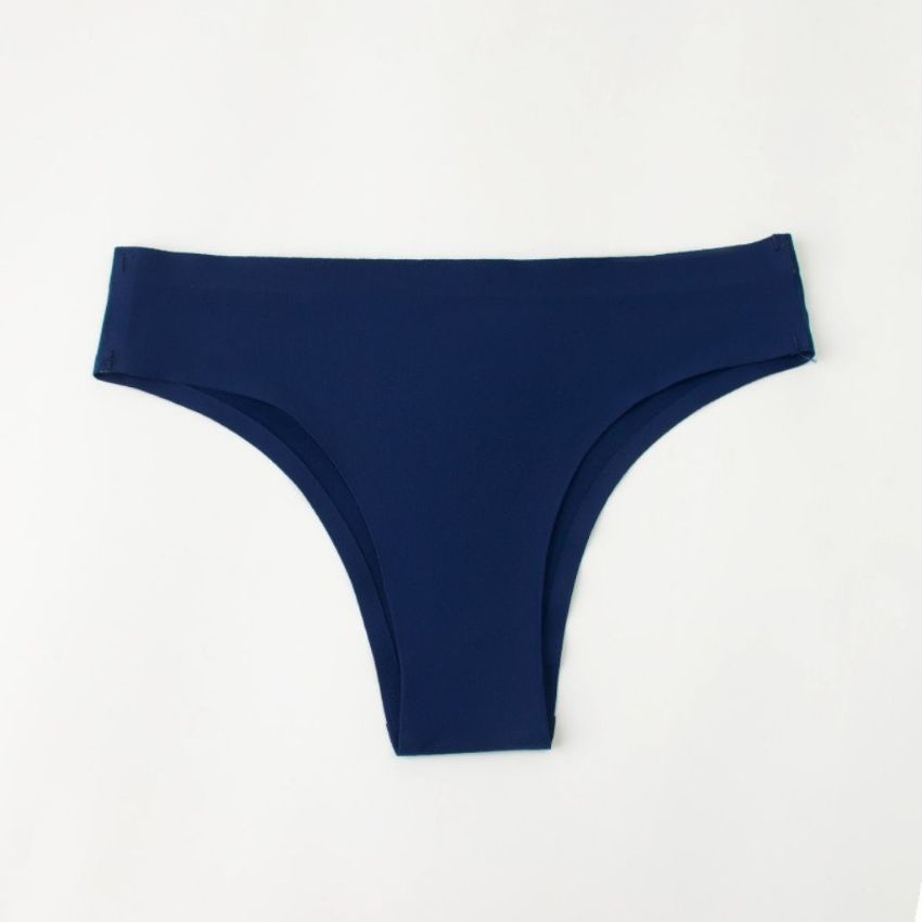 Quần lọt khe nữ đúc su không đường may được thiết kế với phong cách sexy giúp bạn gợi cảm hơn và tự tin hơn L957