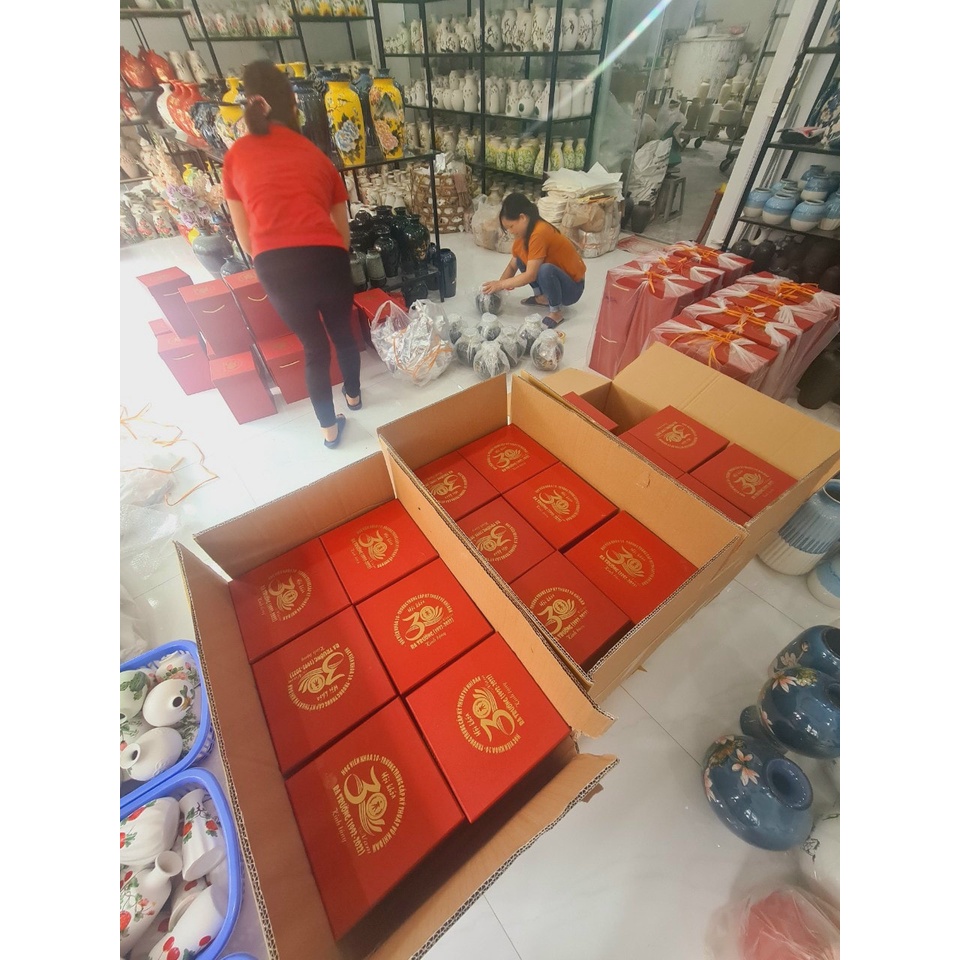 In logo thương hiệu Bình hoa decor, bình gốm sứ bát tràng cao cấp làm quà tặng doạnh nghiệp, khách hàng