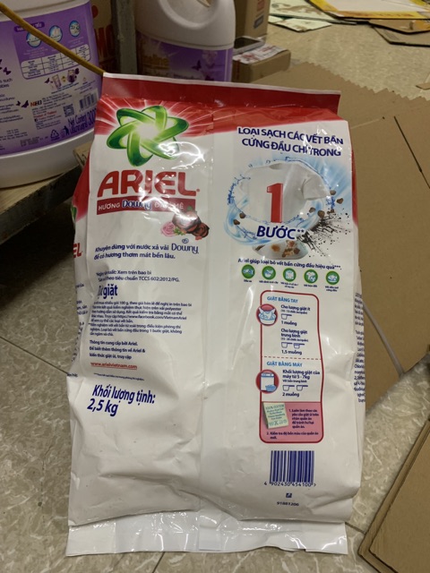 Bột giặt ariel đam mê 2,5kg