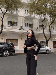 set áo hở lưng và quần tây đen
