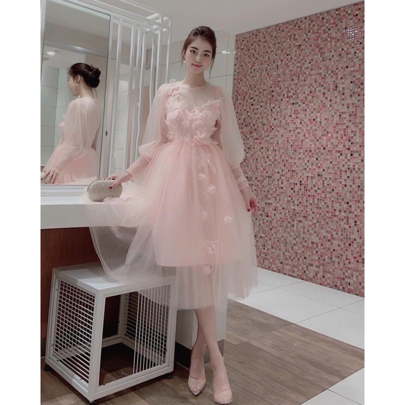 Đầm xoè tay phồng kết hoa phối lông công