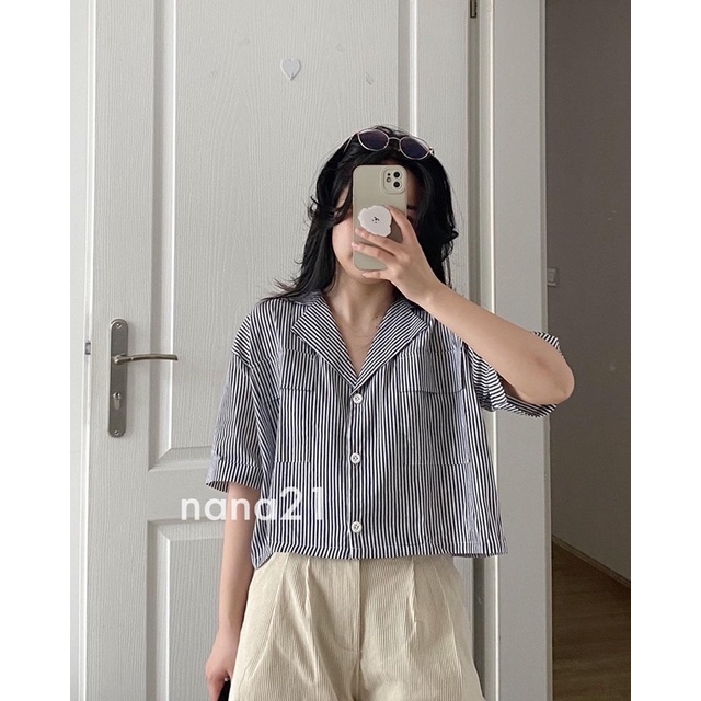 Sơ mi kẻ cổ vest croptop