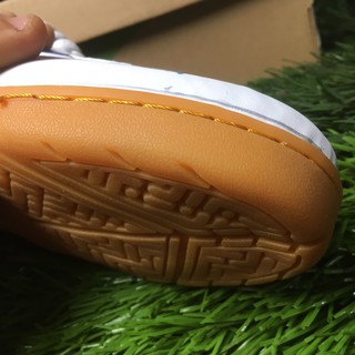 Giày Đá Bóng Futsal WB
