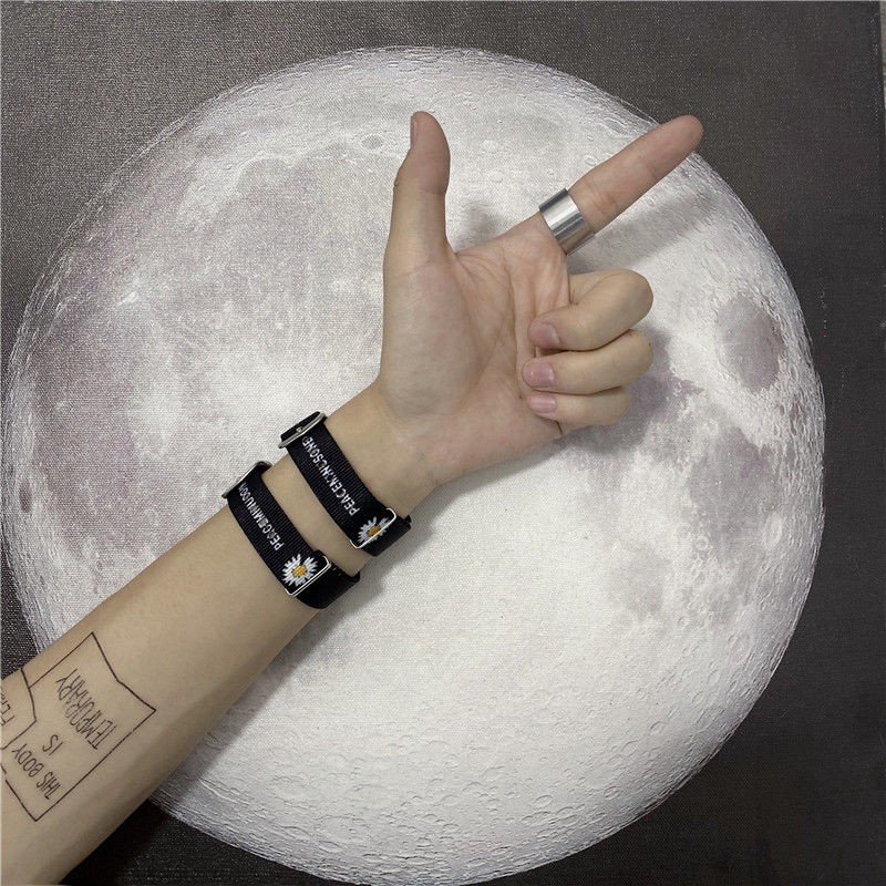 Vòng tay in chữ và họa tiết hoa cúc phong cách Hàn Quốc cho nam và nữ 23278