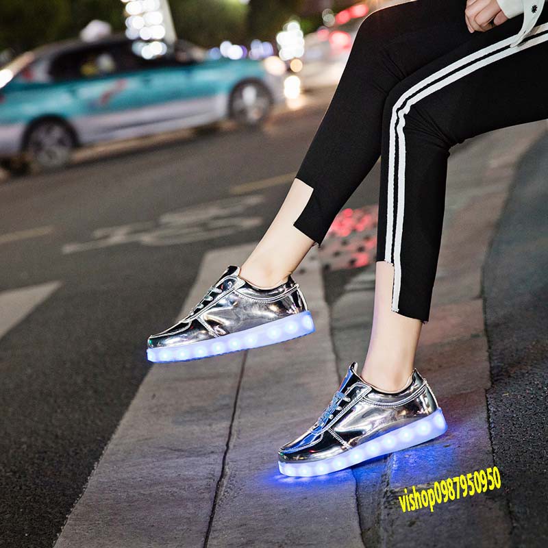Giày phát sáng màu bạc bóng phát sáng 7 màu 8 chế độ đèn led cực đẹp-Giày phát sáng-Giày đèn Led 7 màu