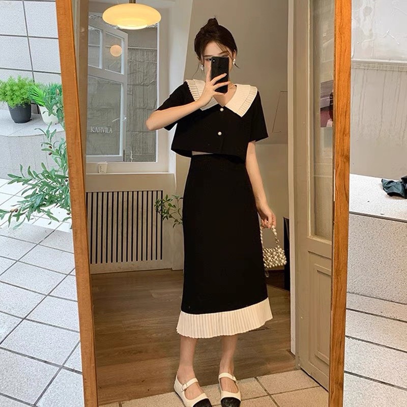 Set áo croptop cổ sen tầng + chân váy midi đen viền bèo trắng dập ly