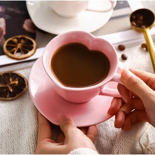 Bộ tách và dĩa hình trái tim trắng-hồng