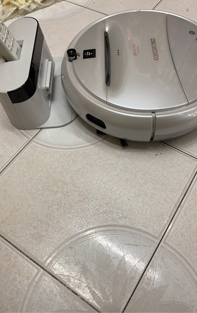 Robot quét nhà hút bụi sharp v100