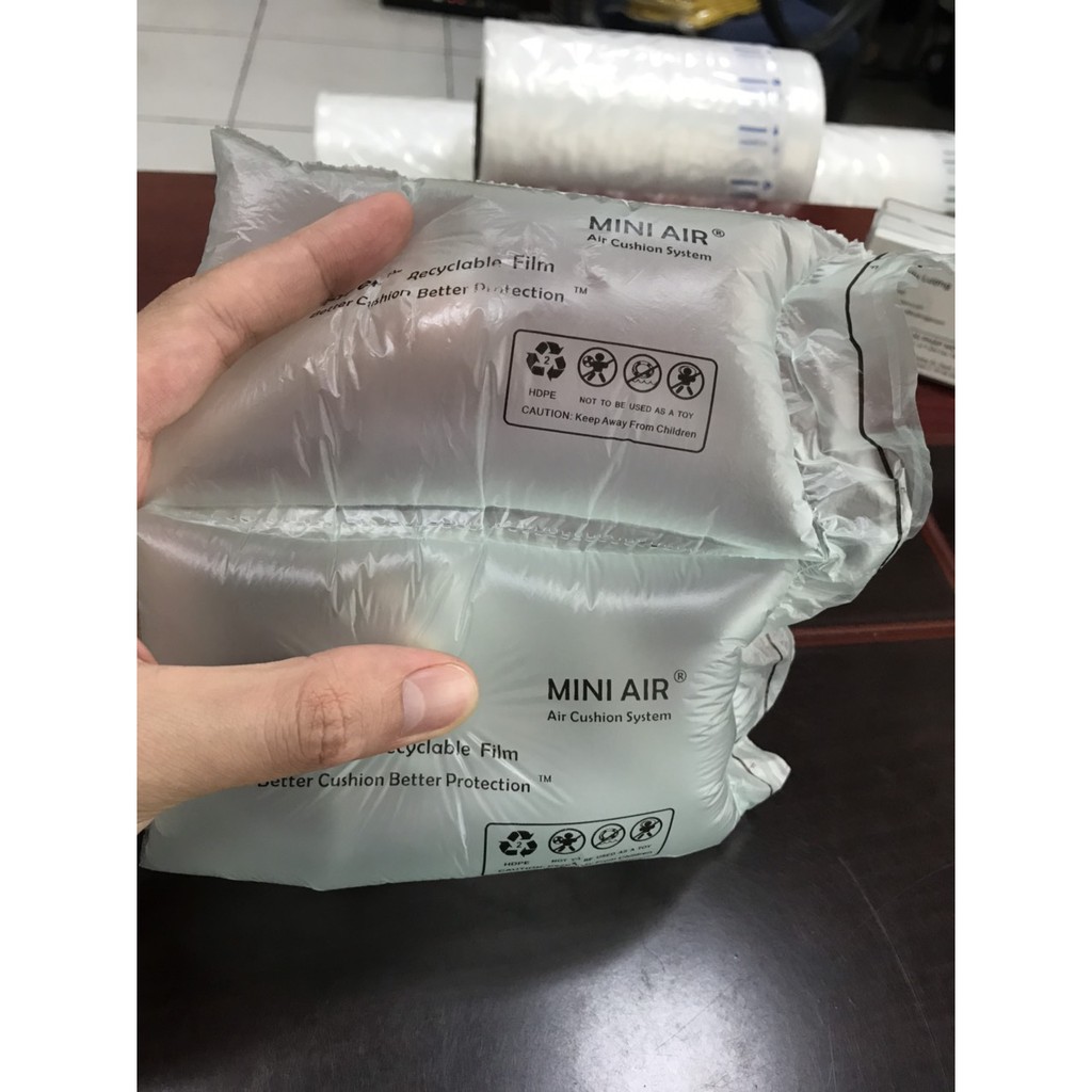 Túi bóng khí chèn hàng thùng carton size 20x10cm dùng máy thổi hơi an toàn cho gốm sứ xuất khẩu và giầy dép túi xách