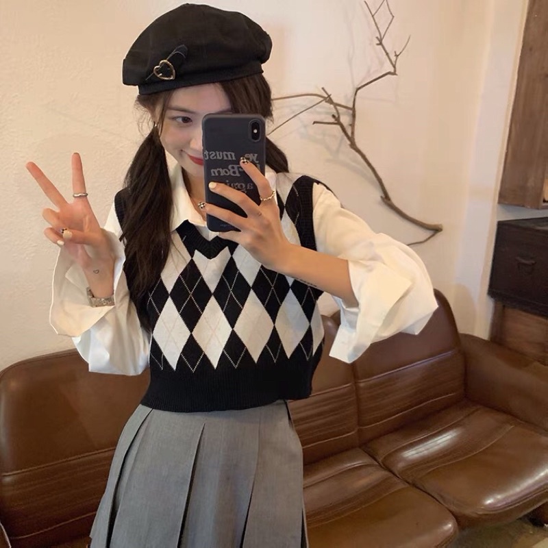 Áo gile croptop va sơ mi