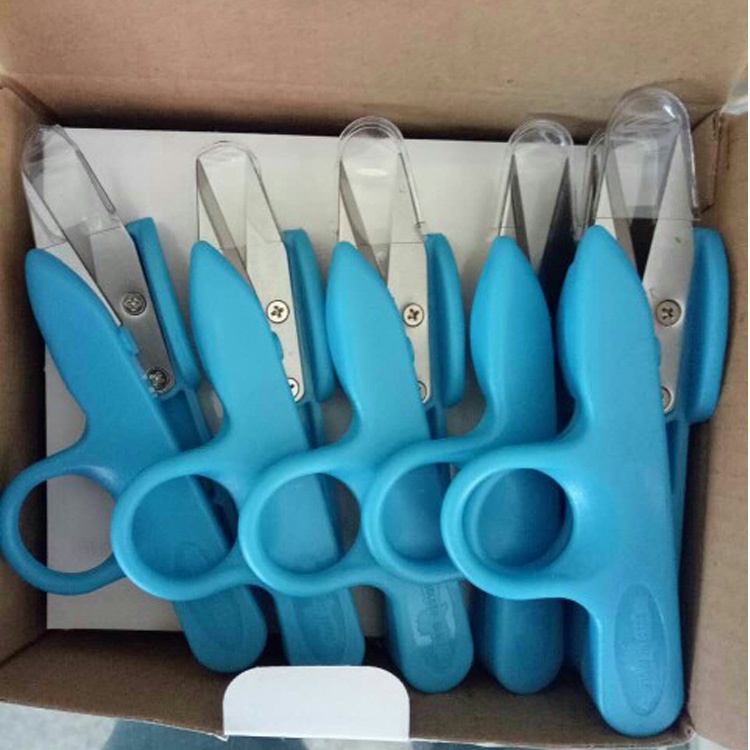 Kéo bấm chỉ thừa xỏ ngón tiện lợi dùng cắt chỉ > Kéo cắt chỉ thừa xỏ ngón