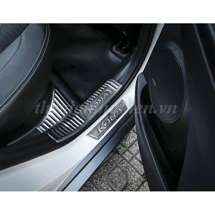 Bộ Ốp bậc cửa, Nẹp bước chân bên ngoài INOX xe ô tô, xe hơi Hyundai Kona