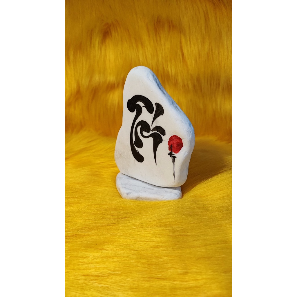 Thư pháp chữ Trí viết trên đá. Kích thước: cao từ 9-11cm.