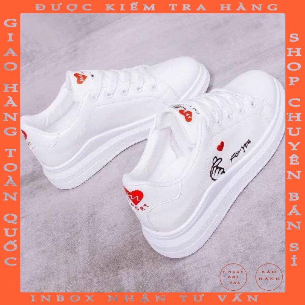 Giày thể thao nữ in hình trái tim tăng chiều cao, độn đế 4cm màu trắng kiểu dáng nữ tính, xinh xắn 2021 - duonghoashop