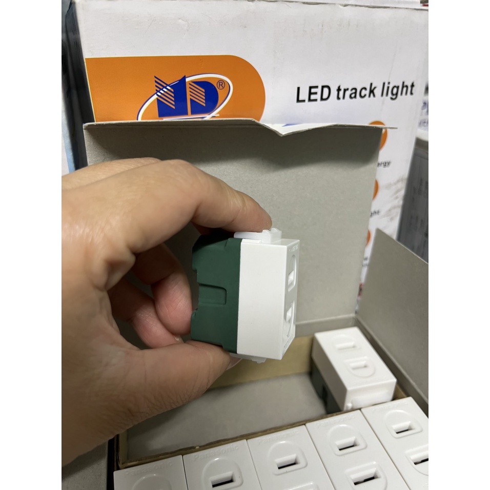Ổ cắm đơn Panasonic WEG1001SW dùng cho phích dẹp
