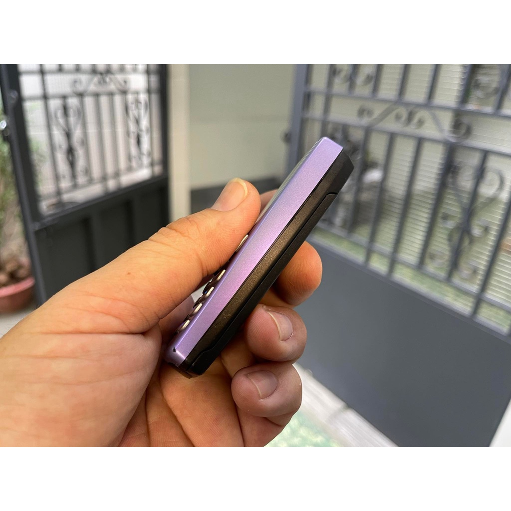 Điện thoại Nokia 8250 màu tím