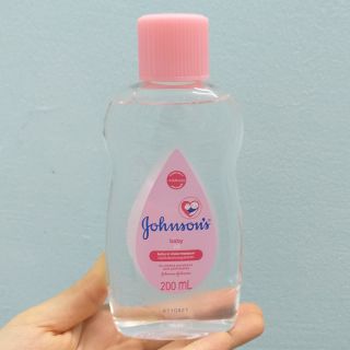 Dầu mát-xa và dưỡng ẩm Johnson cho bé (200ml)