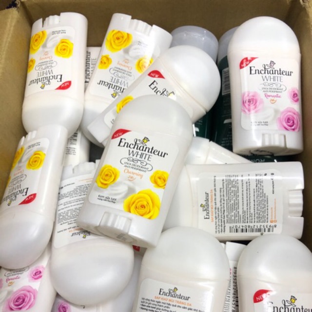 Lăn sáp khử mùi enchanteur 40g