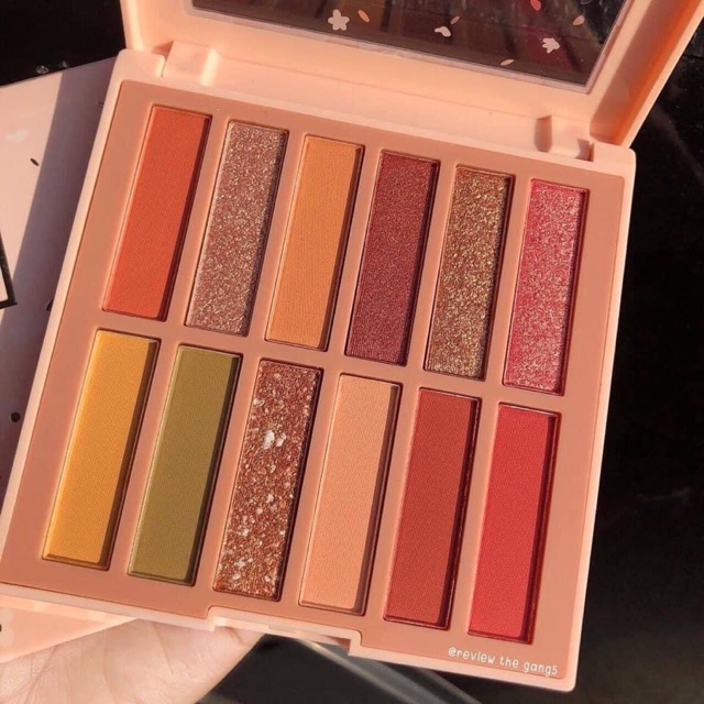 Phấn mắt Tutu 12 ô Sakura Thái Lan