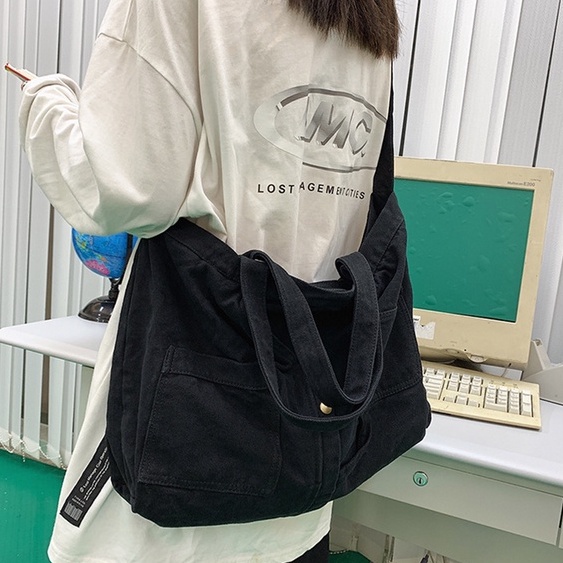 Túi đeo chéo vải canvas giả bò denim đựng vừa laptop phong cách hiện đại