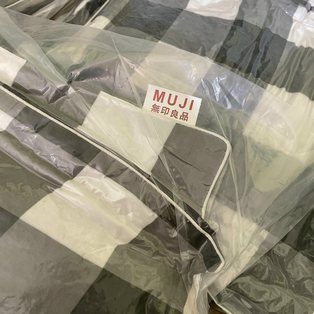 MỘT ĐÔI GỐI BÔNG MUJI MÀU KẺ SANG CHẢNH