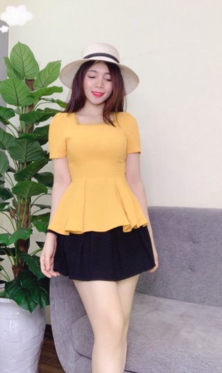 Áo peplum cổ vuông