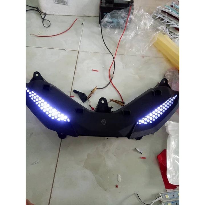 Audi lưới tổ ong dành cho exciter 150.có đèn làm hoàn chỉnh,zắc cắm như zin.