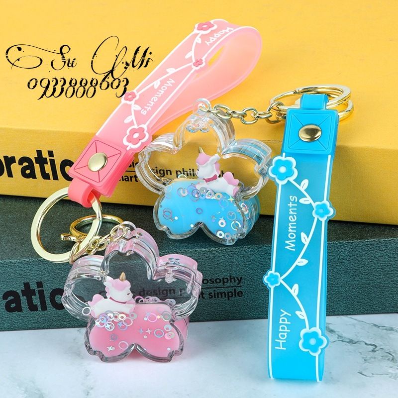 Móc khóa ngựa pony trong bông hoa thủy tinh .Móc khóa thời trang phong cách treo balo, túi xách