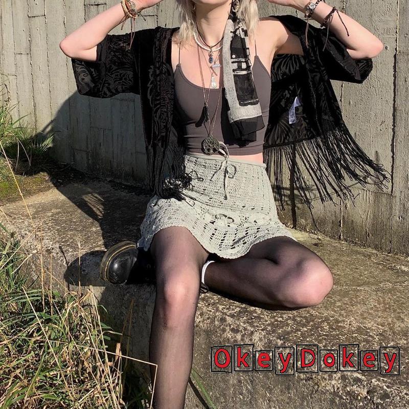 Áo croptop hai dây ôm dáng phong cách thời trang gợi cảm dành cho nữ