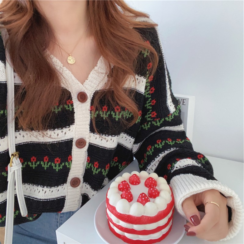 áo len nữ khoác ngoài đính cúc siêu yêu