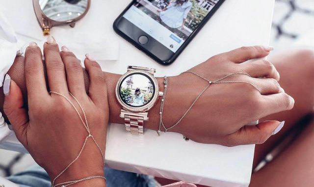 Michael Kors Truy cập Đồng hồ thông minh nữ màn hình cảm ứng Sofie Rose Gold-Tone